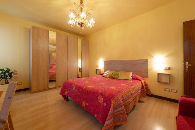 Deluxe Double Room with Private External Bathroom and Terrace image 1