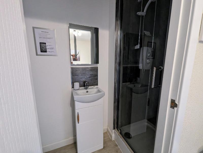 Single Room image 3