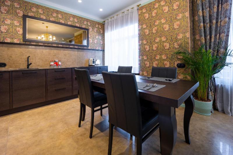 Amber House - image 23