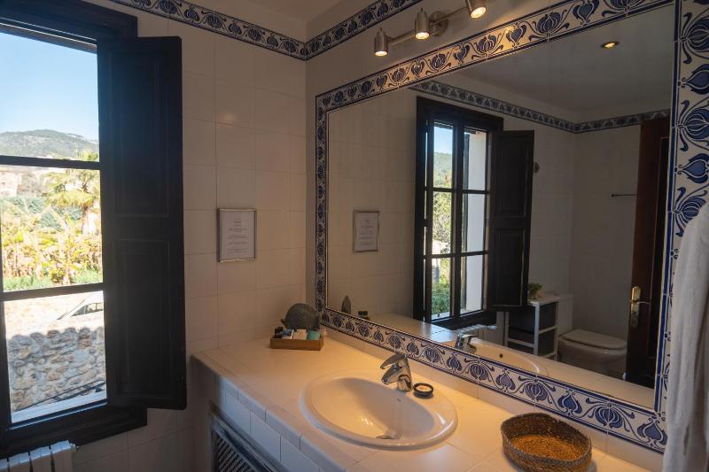 Premier Double Room with Mountain View  image 2