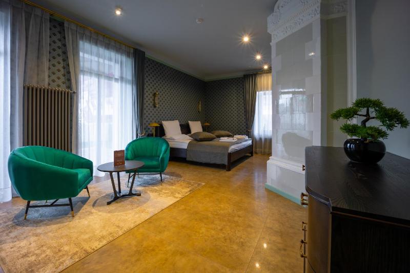 Amber House - image 26