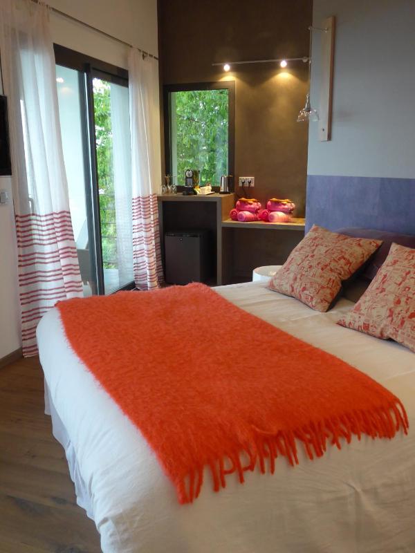 Double Room with Lake View image 1