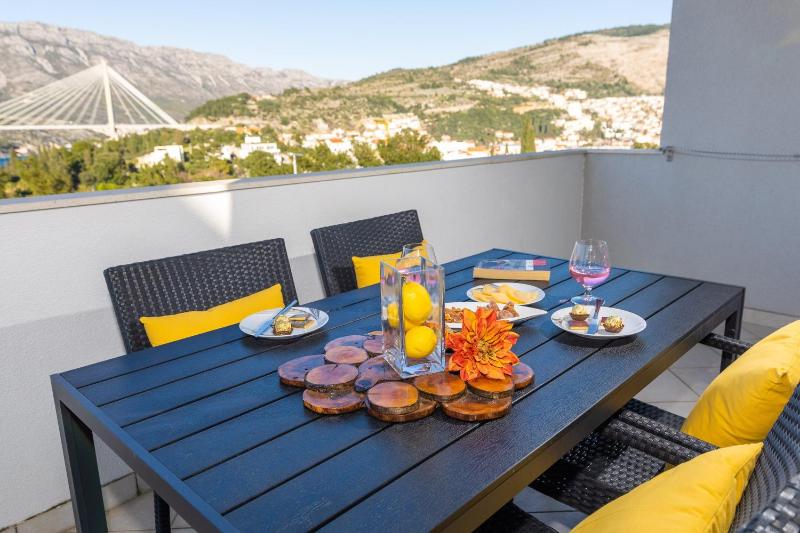 Two-Bedroom Apartment with Balcony and Sea View image 2