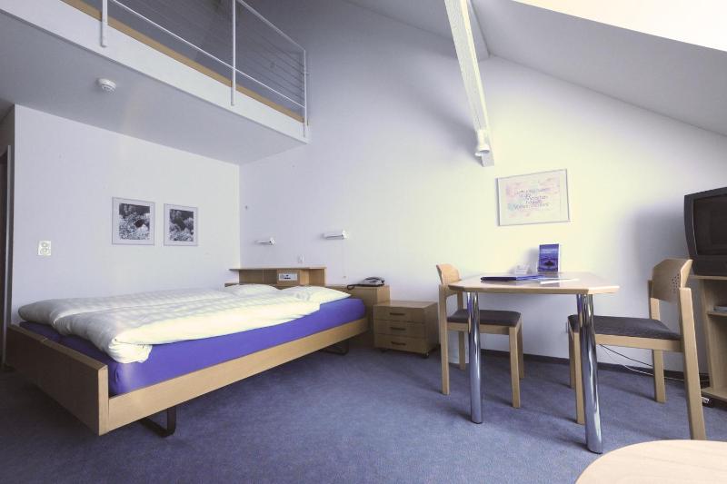 Double Room with Lake View image 3
