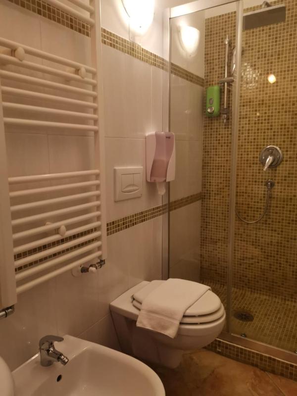 Double Room image 4