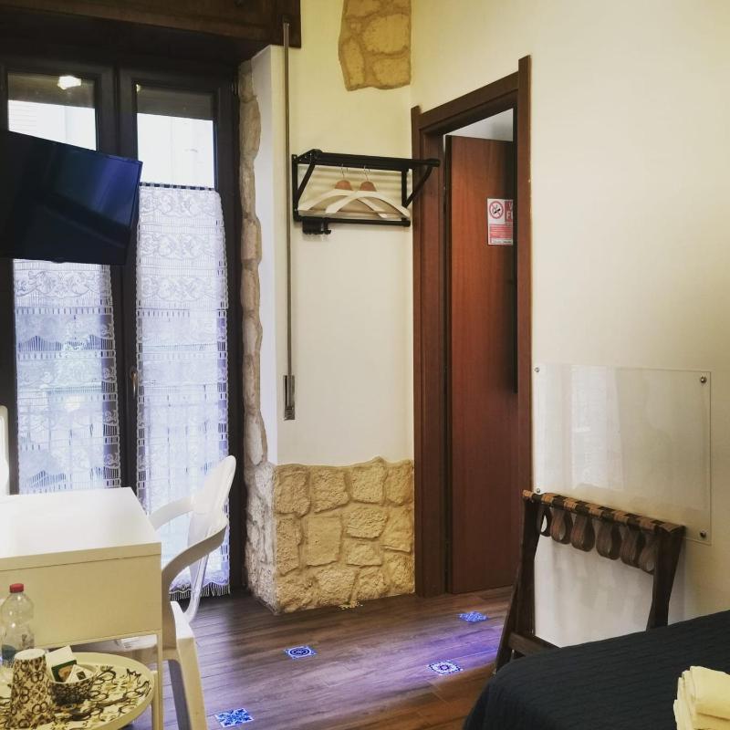 Classic Single Room with Balcony image 3
