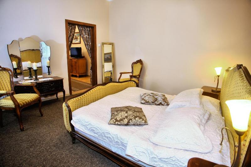 Apartment image 3