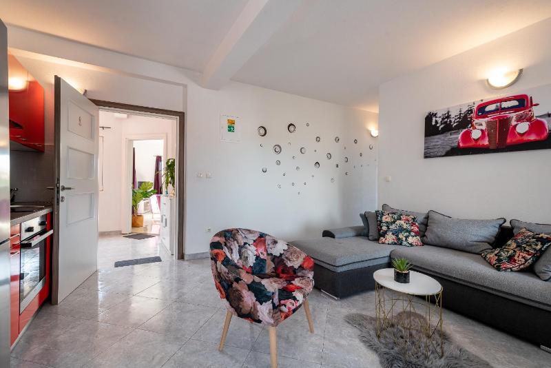 Apartment image 3