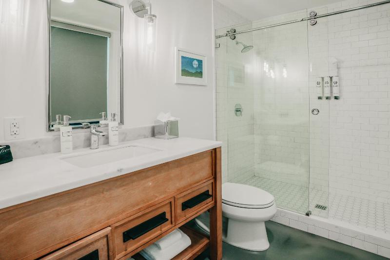 One-Bedroom Suite image 1