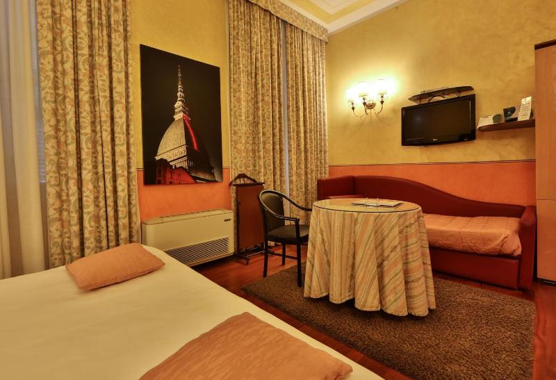 Classic Triple Room image 2