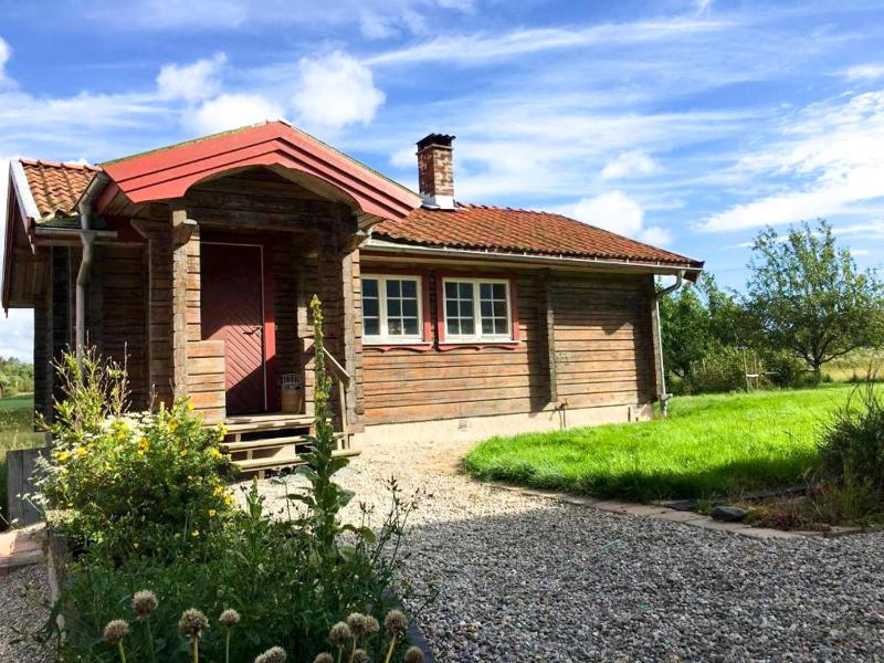 Two-Bedroom House image 1