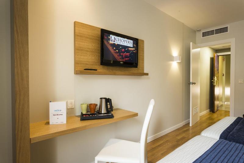 Superior Twin Room image 4
