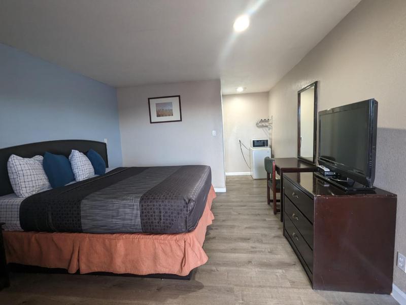 Deluxe King Room image 1