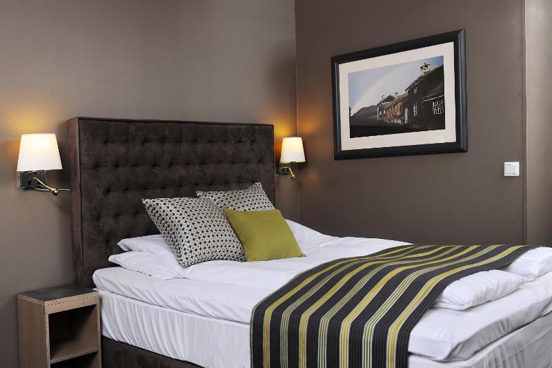 Standard Queen Room image 3