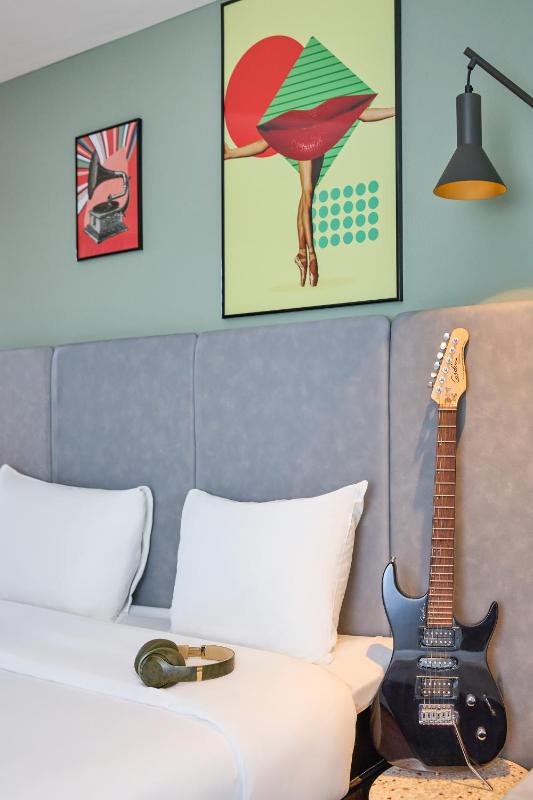 Standard Double Room image 3