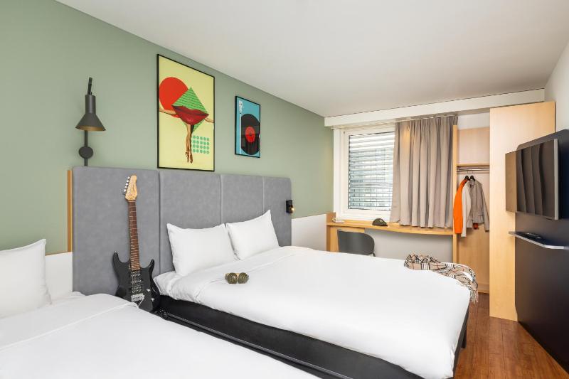 Standard Double Room with Extra Bed image 1