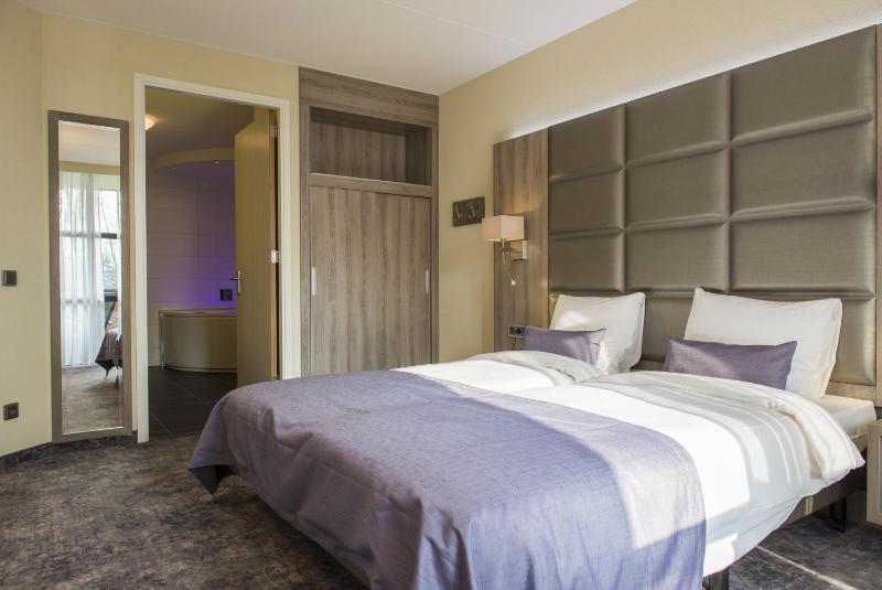 Luxury Quadruple Room image 3