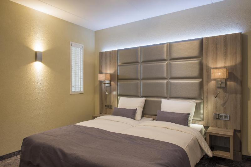 Luxury Quadruple Room image 2
