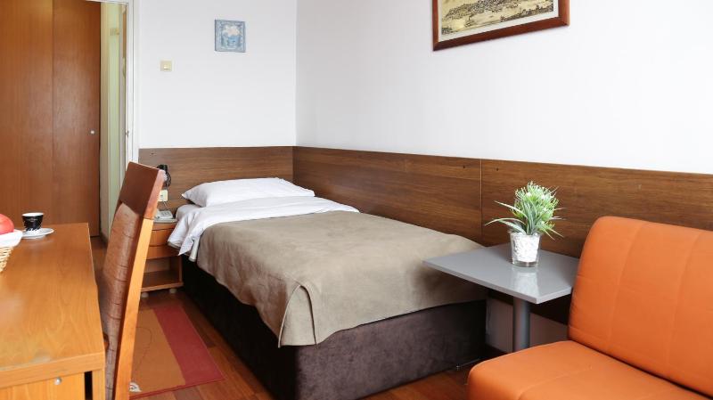 Economy Single Room with Free Parking image 3