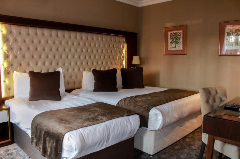 Standard Triple Room image 4