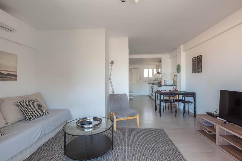 Central apt with balcony by Costarentals - Ref 92 - image 6