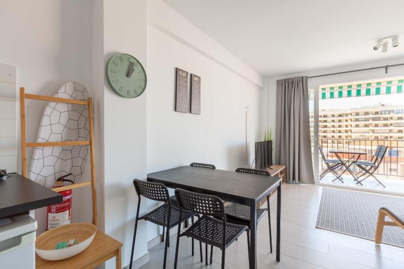 Central apt with balcony by Costarentals - Ref 92 - image 7