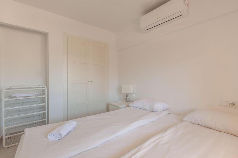 Central apt with balcony by Costarentals - Ref 92 - image 11