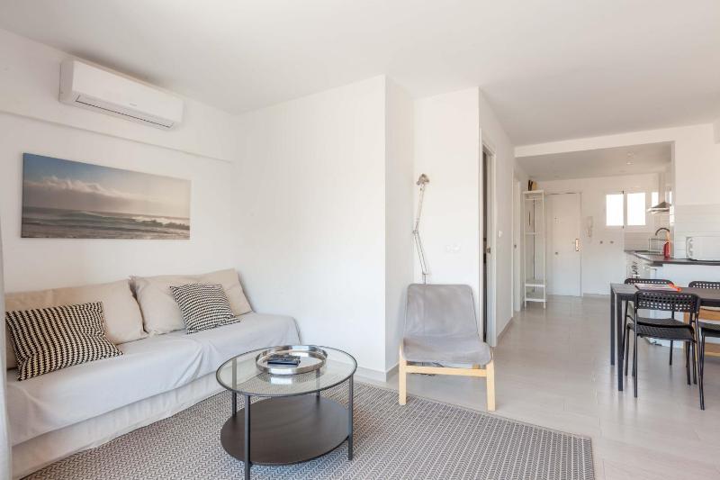 Central apt with balcony by Costarentals - Ref 92 - image 5