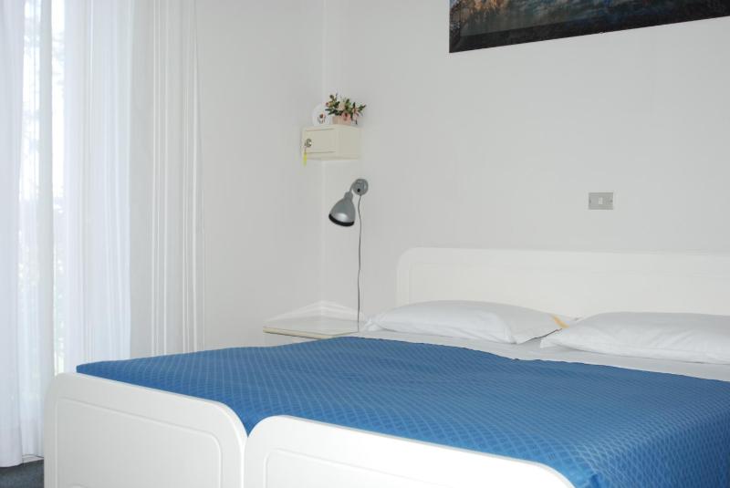 Double Room image 4