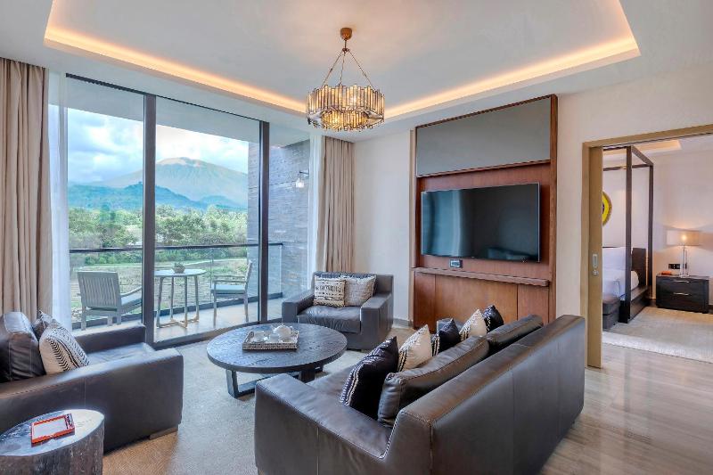 Red Level Grand Suite (2 Adults + 2 Children)