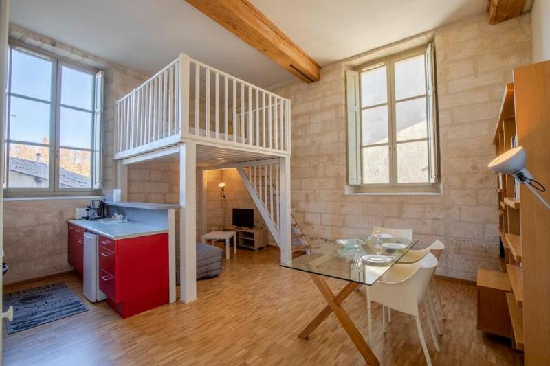 Grand studio intra-muros cadre exceptionnel Images