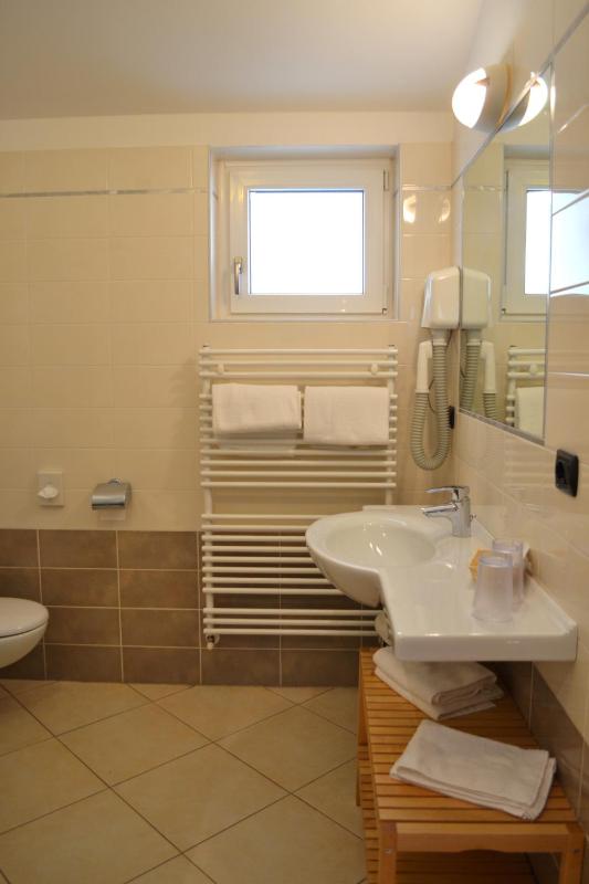 Quadruple Room with Balcony image 4