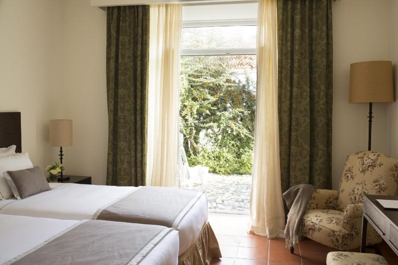 Double or Twin Room image 4
