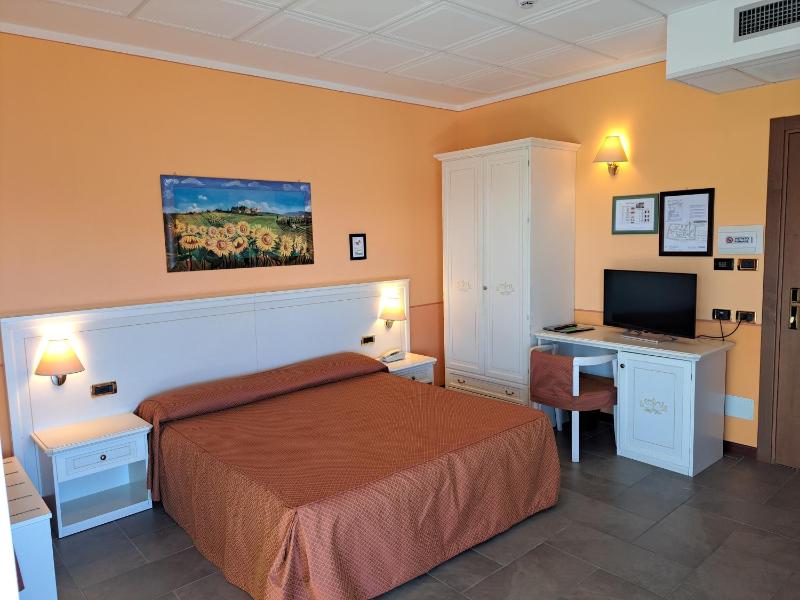 Superior Double or Twin Room with Lake View image 1