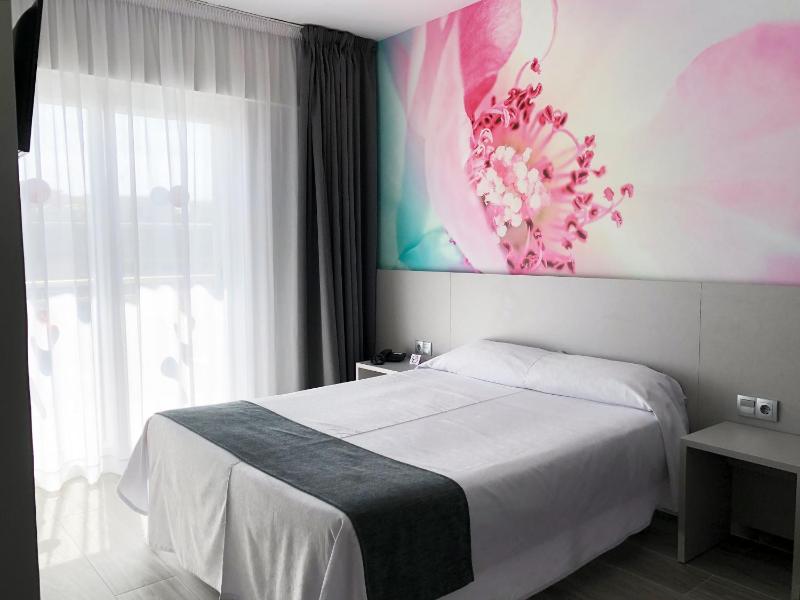 Superior Double or Twin Room image 3