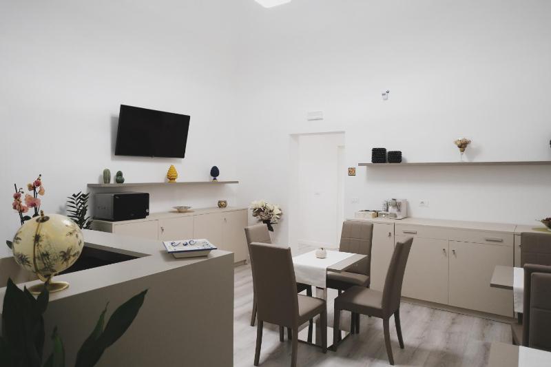 Heart City Rooms - image 11