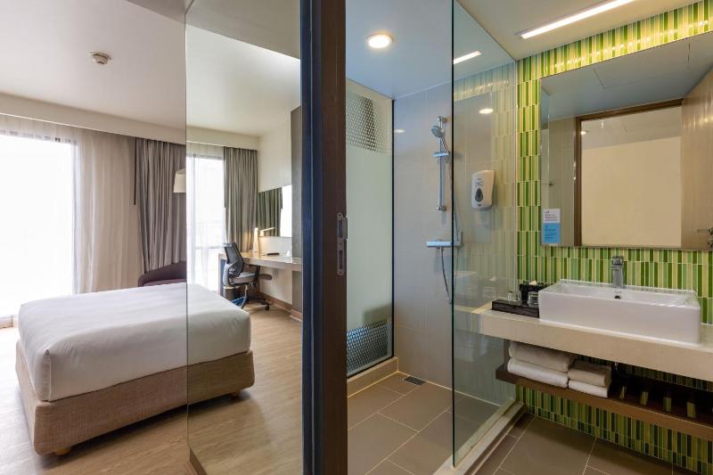 Standard Twin Room image 3