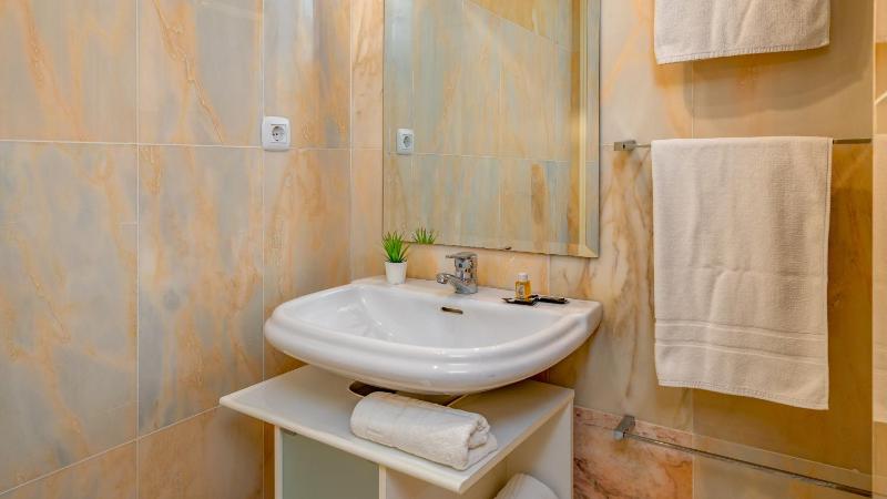 Seaview apt with pool by Costarentals - Ref 188 - image 24