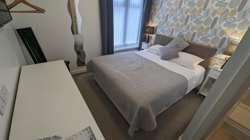 Standard King Room image 1