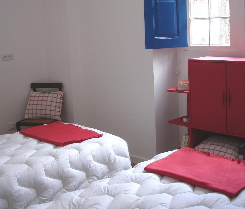 Twin Room image 2