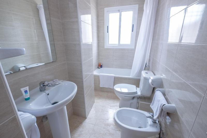 One-Bedroom Apartment with Terrace (2 adults + 2 children from 2 to 11) image 1