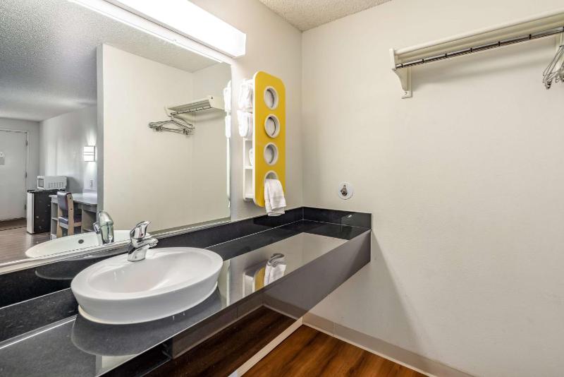Queen Room with Two Queen Beds - Disability Access - Roll In Shower image 4