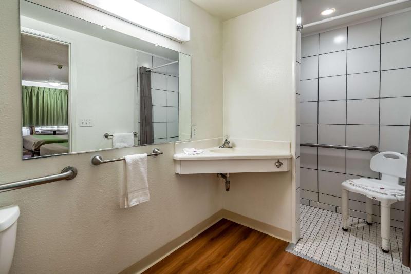 Queen Room with Two Queen Beds - Disability Access - Roll In Shower image 3