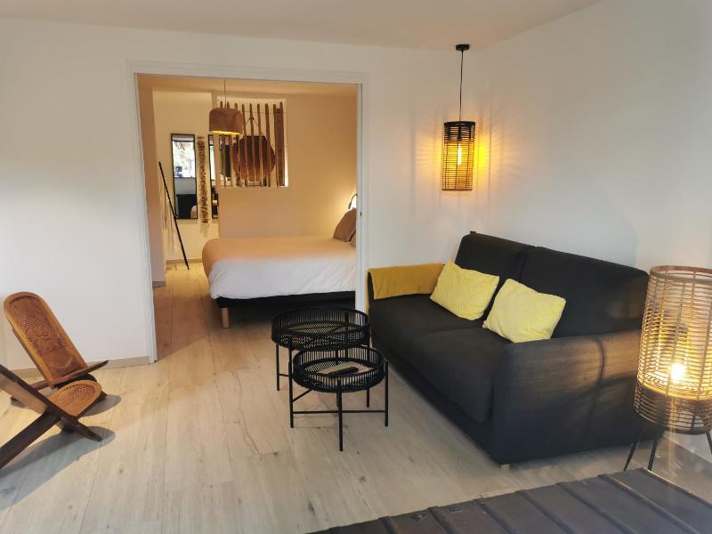 One-Bedroom Apartment image 3