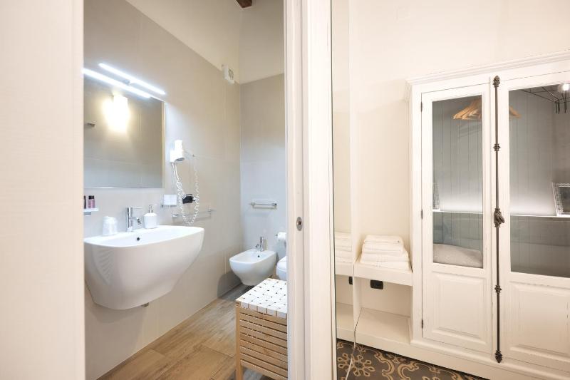 Standard Double or Twin Room image 3
