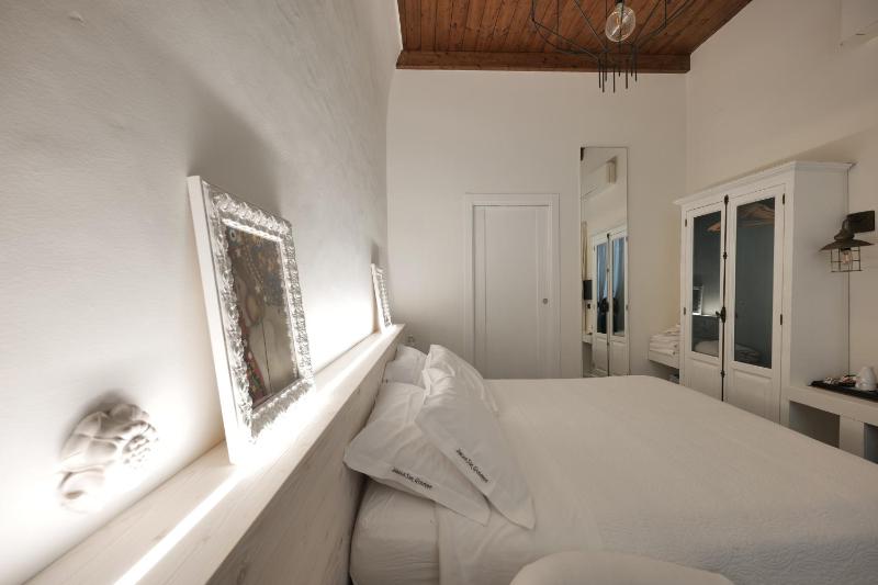 Standard Double or Twin Room image 4