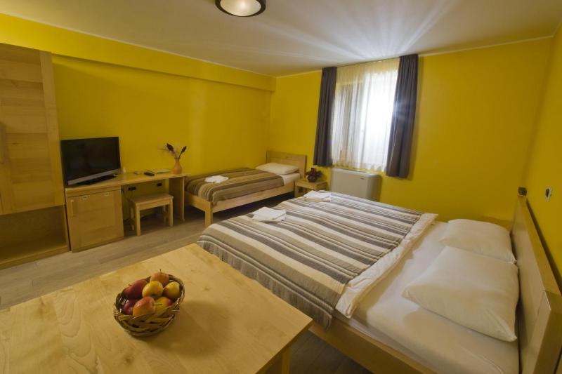 Quadruple Room with Private Bathroom image 2
