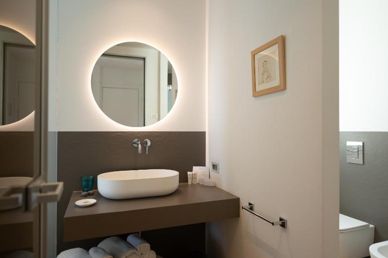 Superior Double Room image 4