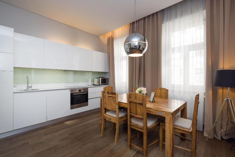 Deluxe Two-Bedroom Apartment image 4