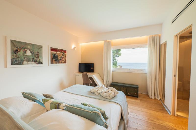 Double Room with Pool View - Separate building image 3